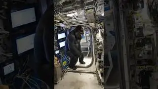 Этот АСТРОНАВТ устраивает пранки на МКС