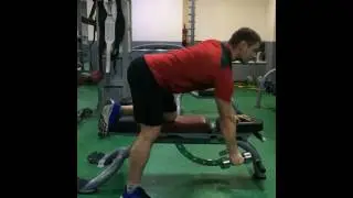 Тяга гантели к поясу в наклоне с упором руки и колена о скамью.Задействованные мышцы. Техника.