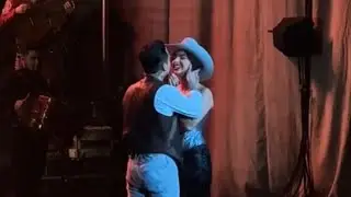 Nodal y Ángela Aguilar SE BESAN POR PRIMERA VEZ EN PÚBLICO Y SE DICEN TE AMO
