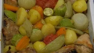 Куриные бедрышки с овощами в духовке. Вкусняшка.