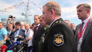 Подъем Андреевского флага на ДЭПЛ 