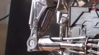 The Terminator: 1/4th Scale Endoskeleton by Hot toys