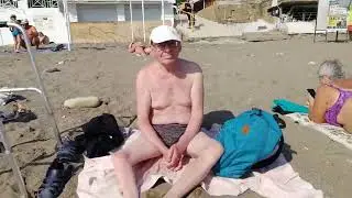 Папа на пляже в Судаке, осень 2020.