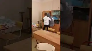 Мой сосед по парте Максим 🤣