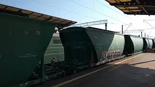 Электровоз ВЛ80К-423 с грузовым поездом и электровоз ЧС4-183 с пассажирским поездом