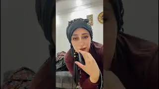 Türbanlı Siyah Çoraplı Ayakları