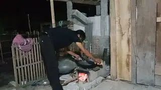 Dadakan masak makan malam - potong ayam kampung
