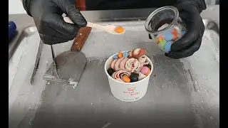 Фестиваль еды в Праге. Бургер и тайское мороженое-ролл