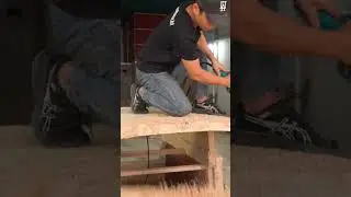 merakit mobil dari kayu. luar bisa pengrajin ini #shortsvideo
