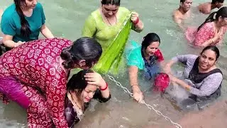 देखें लोग कैसे कर रहे हैं हरिद्वार हर की पौड़ी में आज का गंगा स्नान || haridwar ganga snan new video