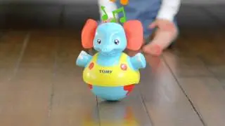 Слоник учится ходить