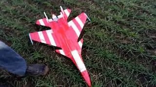 Тихоходный полет Су-37 из потолочки(из-за аккума)