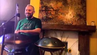60 second handpan challenge with Simon Wood