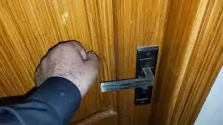 My washroom hath dhone ke liye andar Gaya mein andar kuchh chij dekhne ko Mili