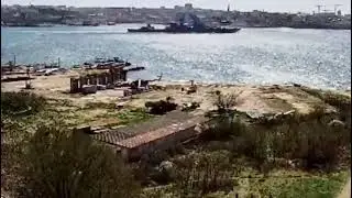 Крейсер Москва покидає Севастополь в останню подорож торік