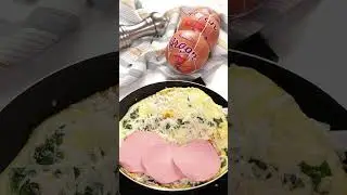 Завтрак в лаваше со шпинатом и колбасой