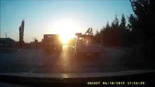 Tokat - Amasya yolu âniden yola fırlayan pikap kazadan son anda kurtuluş 04.10.2019