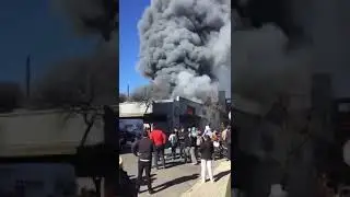 impresionante incendio afecta un depósito de Parisien en la zona de Tres Cruces 🚒 part 2  22/06/2018