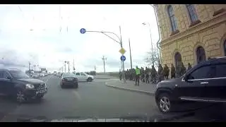 Терпила на ГАЗель и нарушитель на Volvo... Поворота там НЕТ!