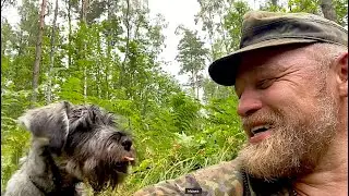 Dangerous find. Cop with a dog.) 