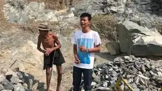 អាណិតលោកតាណាស់ អាយុចាស់ហើយ ត្រូវធ្វើការដំថ្មដើម្បីចិញ្ចឹមជីវិត(1)