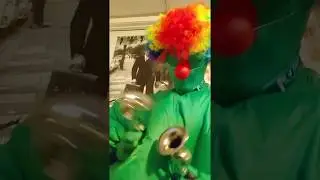 annoying ass honking short