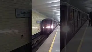 прибытие состава 81-717.5/714.5 на станцию "Коломенская"