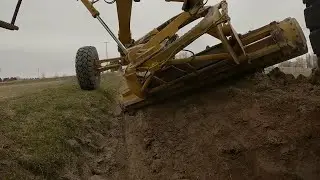 How To Clean A Vee Ditch With A CAT 14G