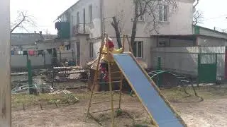 Подросли и сами катаемся на горке)