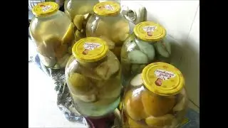We are making a delicious pear compote for the winter.