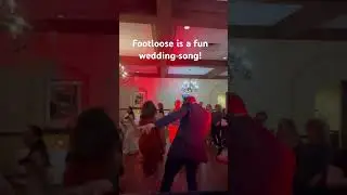 Footloose is a fun wedding song if the crowd is into classics! #sandiegowedding #footloose
