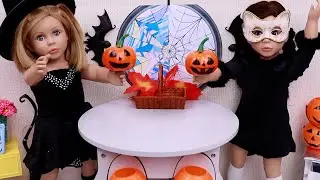 Wednesday and Enid SPOOKTACULAR Halloween craft adventure! Play Dolls