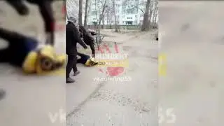 В Омске подростки пинали пенсионера и жестоко избили 11-летнего ребенка