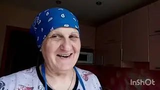 Как живут в русской деревне. На улице дождь/сделала вареники/показала скатерть....