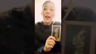 Queen of Cups Carries The Burden In Relationships #tarot #shorts #tarotingie