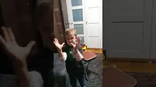 Спарташа (5 лет 6 мес) на ЖЯ пересказывает отрывок фильма 