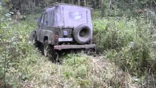 вперед немного едет