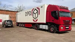На кружок на красном стралисе