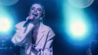 Annalisa_"Diamante lei e luce lui/Una finestra tra le stelle/Senza riserva" 24.10.22 Duel Club (Na)