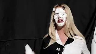 Smile-Katy Perry behind the scenes.