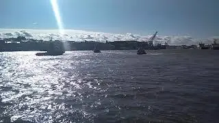 Вальсирущие буксиры в акватории Невы на фестивале ледоколов 2020