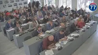 ДІТИ МЕРЗНУТЬ, А МЕР ГРІЄТЬСЯ ...