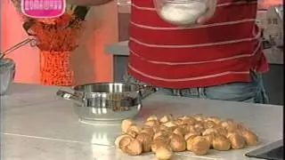 Карамельная горка из профитролей
