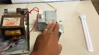 Como acender uma lâmpada na palma da mão.