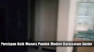 Naik Menara Gontor 82 Meter Lewat Tangga Manual