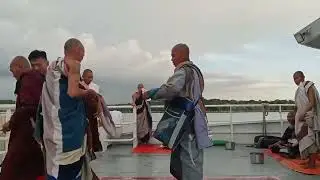 Các thầy trên con tàu rời khỏi cảng Harbour, Malaysia sang Indonesia. Thích Minh Tuệ