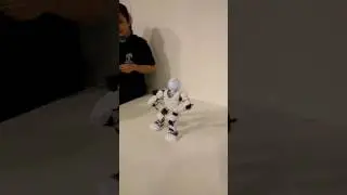 Танцующий робот робот#3