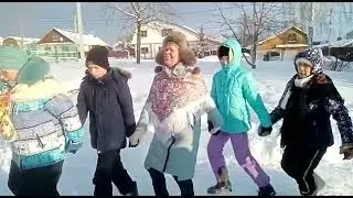 Зимний праздник на площадке возле дома, где жила Вера Баннова