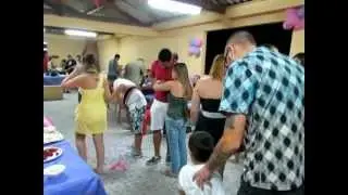 Niver Neuzeli - Estourando o balão com balas
