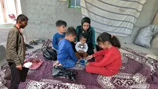 Azadeh visit and his mother Tayebeh after the release of Qadir from prison